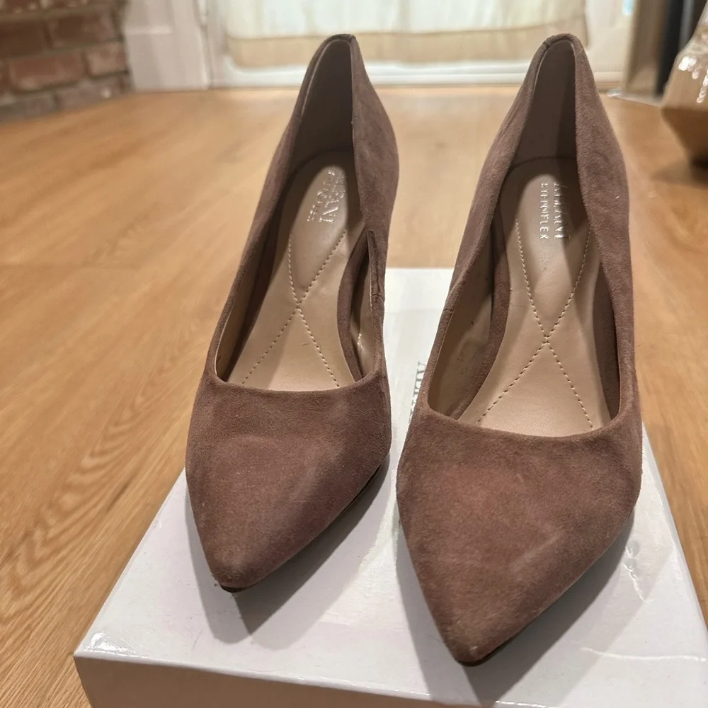 Heels - Picture 2 of 2